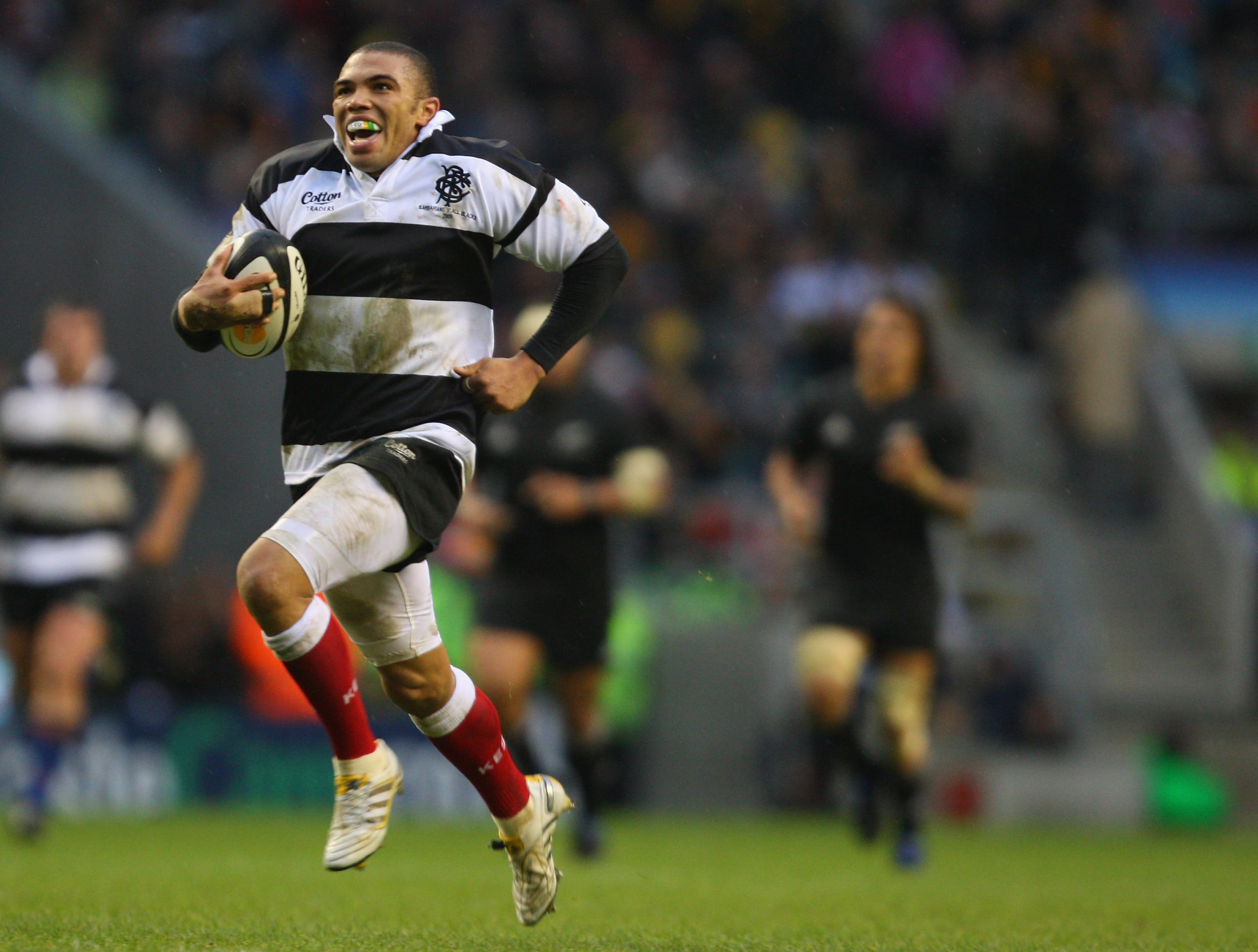 LONDON, ENGLAND - DECEMBER 05: Bryan Habana of the Barbarians runs in to score his second try during the MasterCard trophy match between Barbarians and New Zealand at Twickenham Stadium on December 5, 2009 in London, England. (Photo by Mark Thompson/Getty Images)