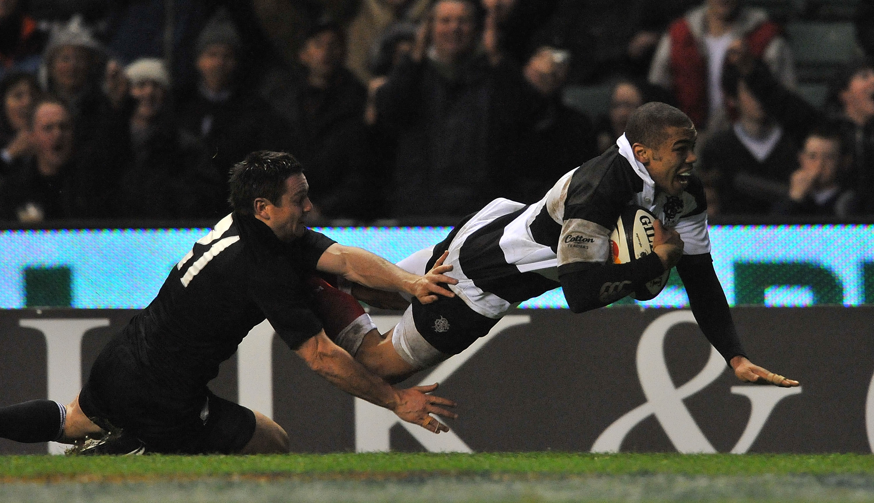 LONDON, ENGLAND - DECEMBER 05: Brian Habana of the Barbarians scores their third try during the MasterCard Trophy match between Barbarians and New Zealand at Twickenham Stadium on December 5, 2009 in London, England. (Photo by Christopher Lee/Getty Images)