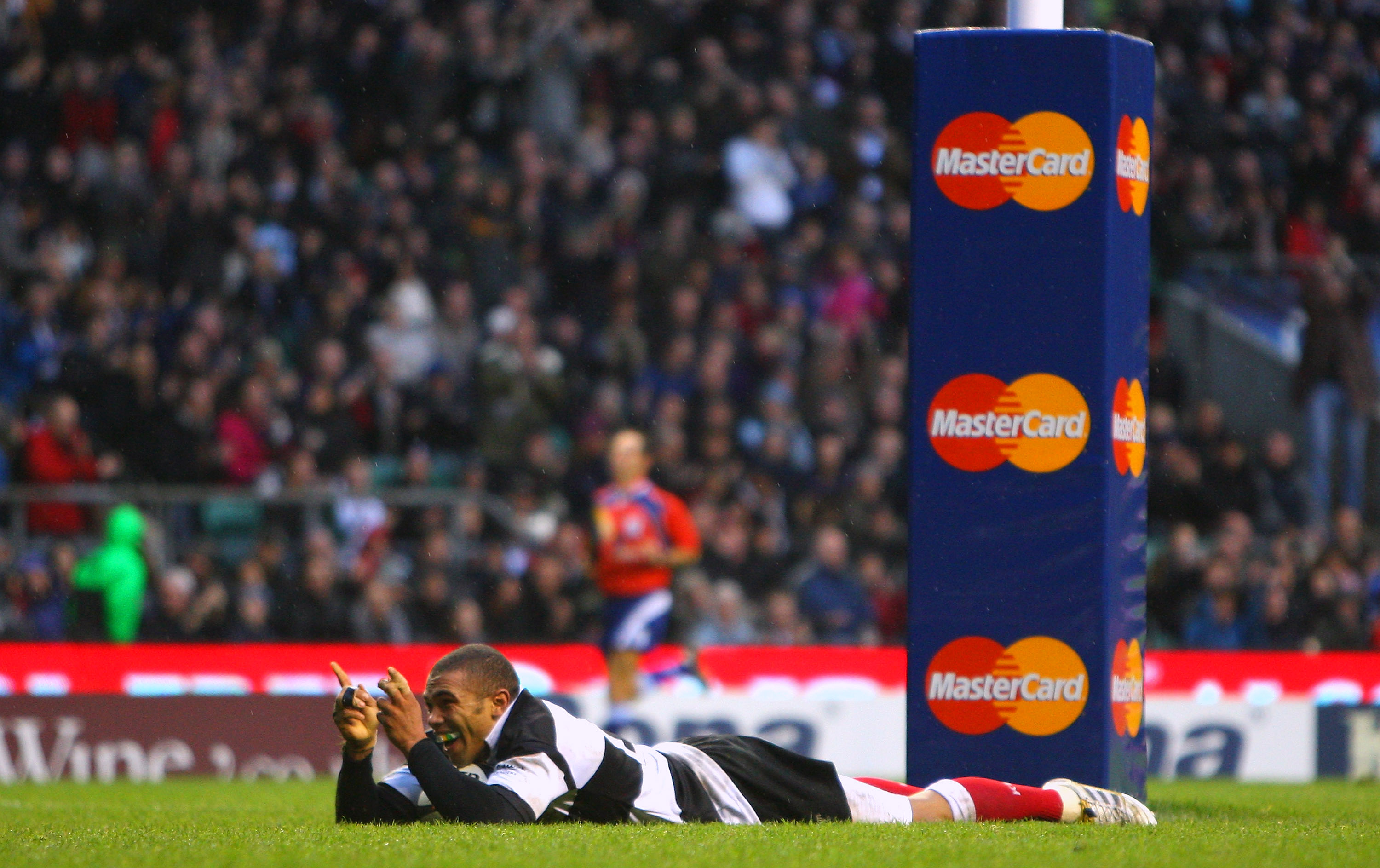 LONDON, ENGLAND - DECEMBER 05: Bryan Habana of the Barbarians celebrates his second try during the MasterCard trophy match between Barbarians and New Zealand at Twickenham Stadium on December 5, 2009 in London, England. (Photo by Mark Thompson/Getty Images)