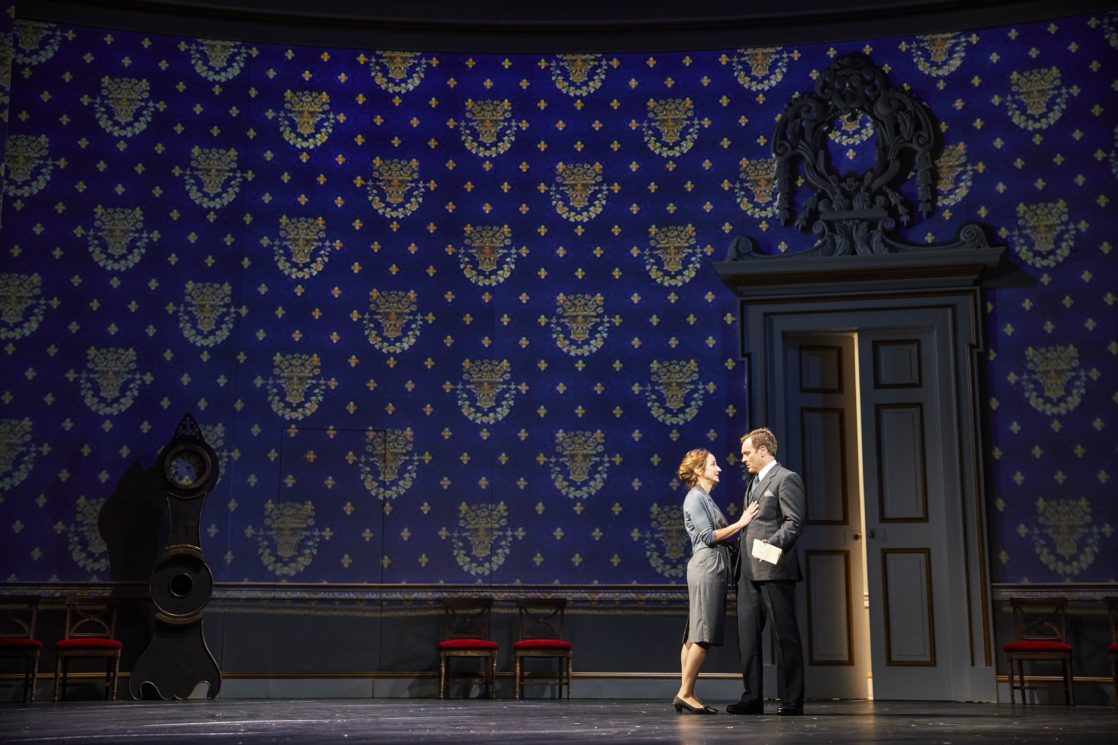 Lydia Leonard (Mona Juul), Toby Stephens (Terje Rod-Larsen) c. Brinkhoff-Moegenburg