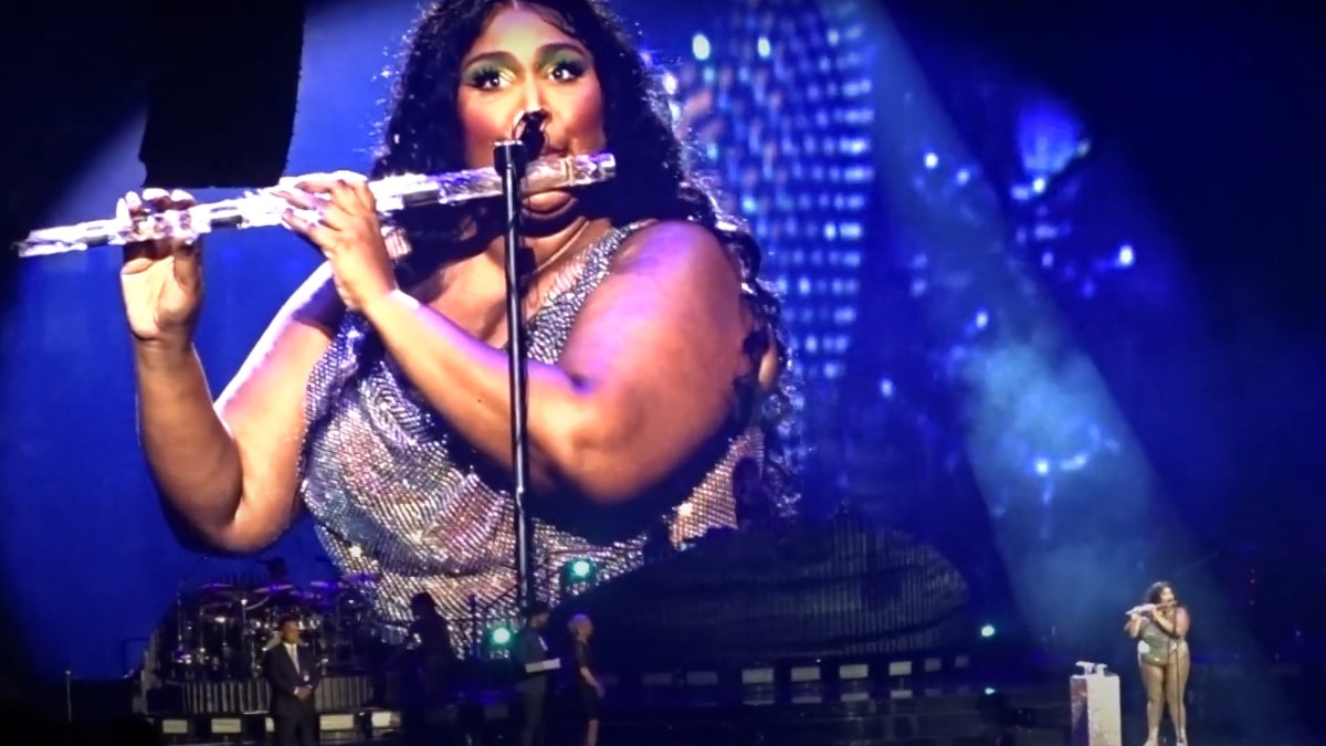 Freaking cool': Lizzo plays James Madison's 200-year-old crystal
