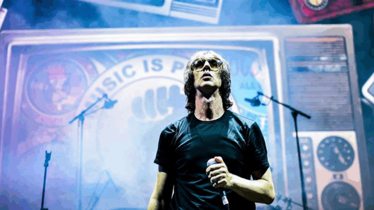Richard Ashcroft on stage