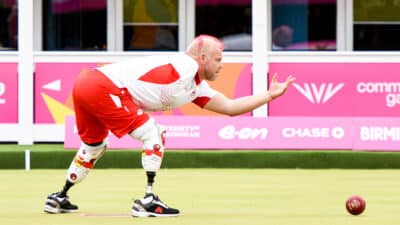A para bowler rolls a bowl